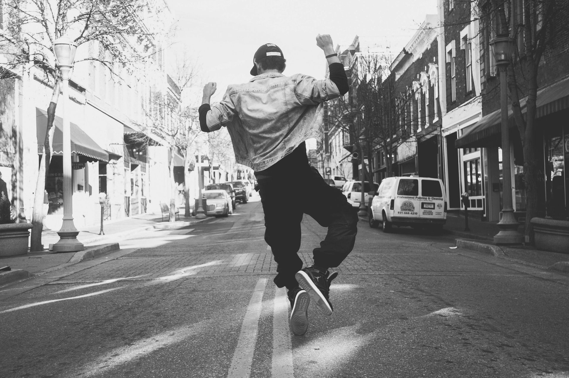 Allieve di hip hop in posa durante una lezione