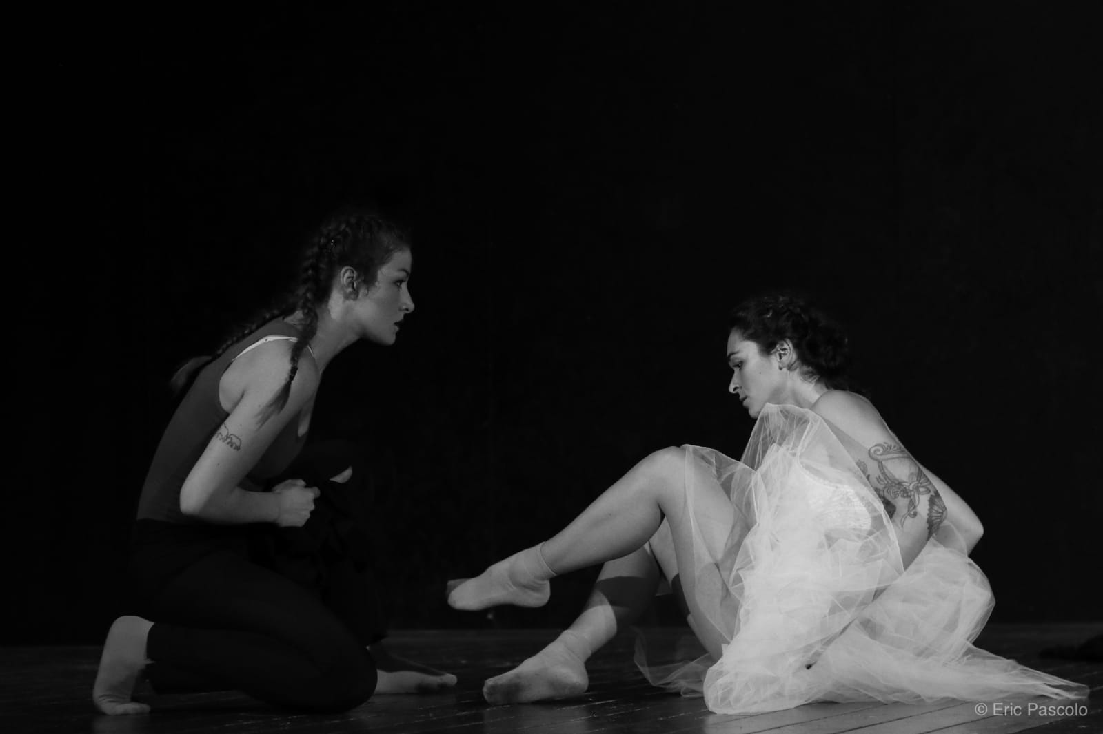 Gruppo di danzatrici in una figura collettiva di Tensioni